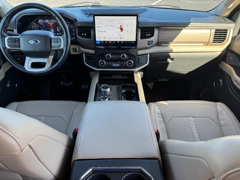 Ford Expedition Max Vehicle Full-screen Gallery Image 14