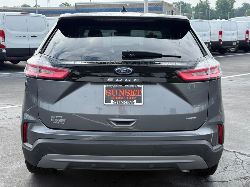 Ford Edge Vehicle Full-screen Gallery Image 05