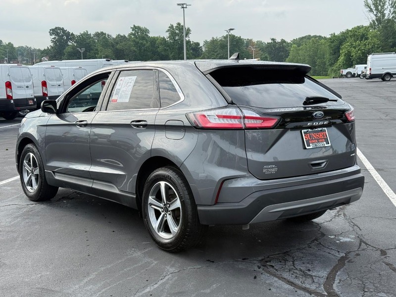 Ford Edge Vehicle Full-screen Gallery Image 06