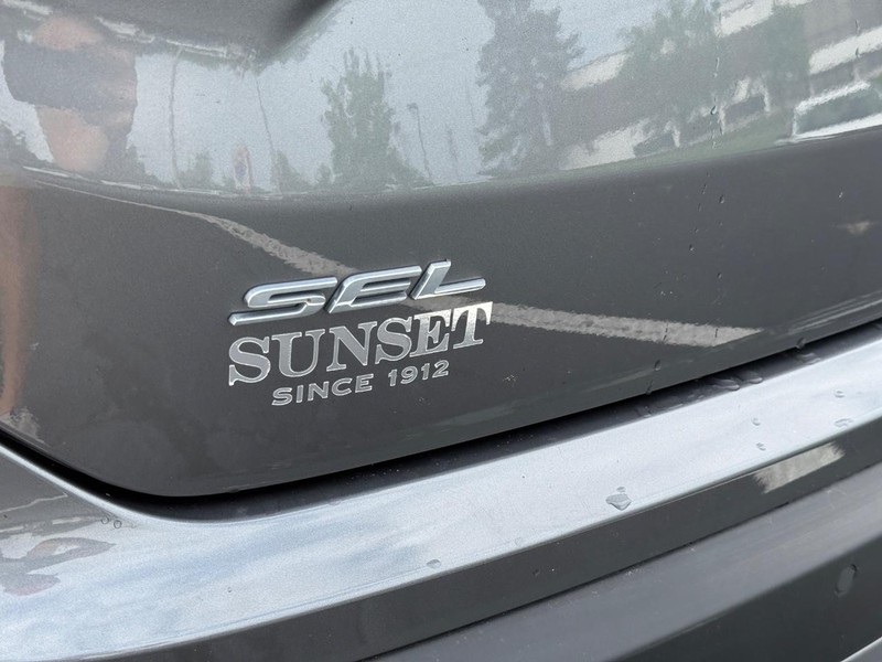Ford Edge Vehicle Full-screen Gallery Image 07