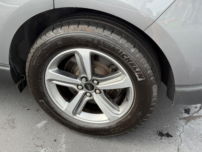 Ford Edge Vehicle Full-screen Gallery Image 08