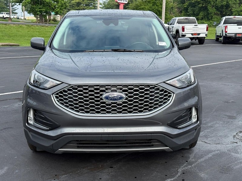 Ford Edge Vehicle Full-screen Gallery Image 10