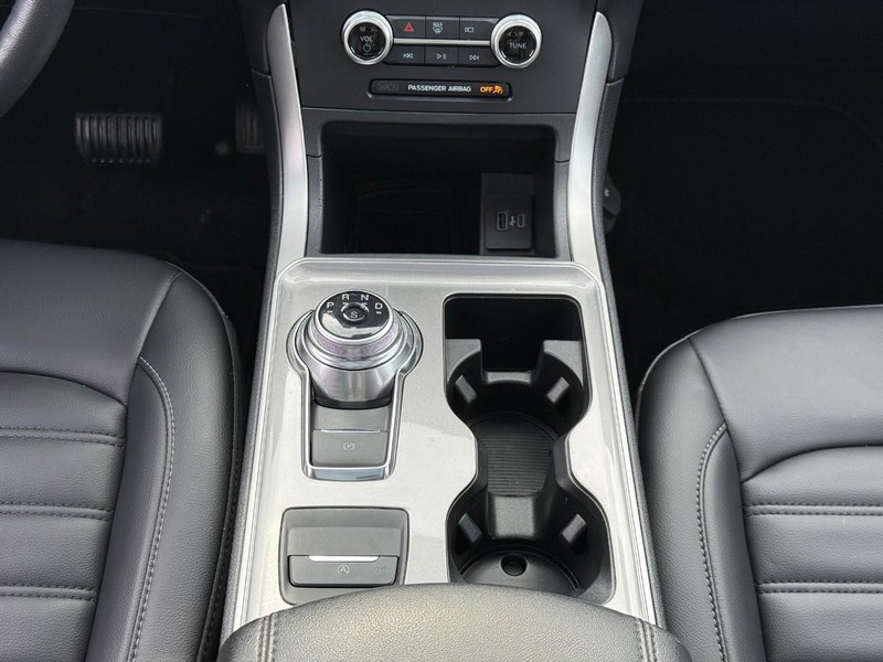 Ford Edge Vehicle Full-screen Gallery Image 15