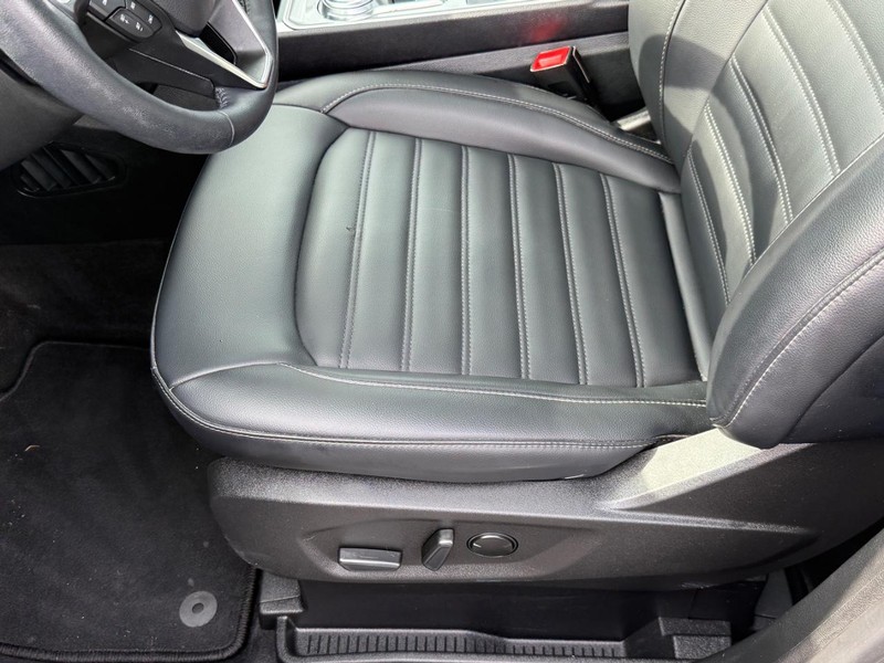 Ford Edge Vehicle Full-screen Gallery Image 17