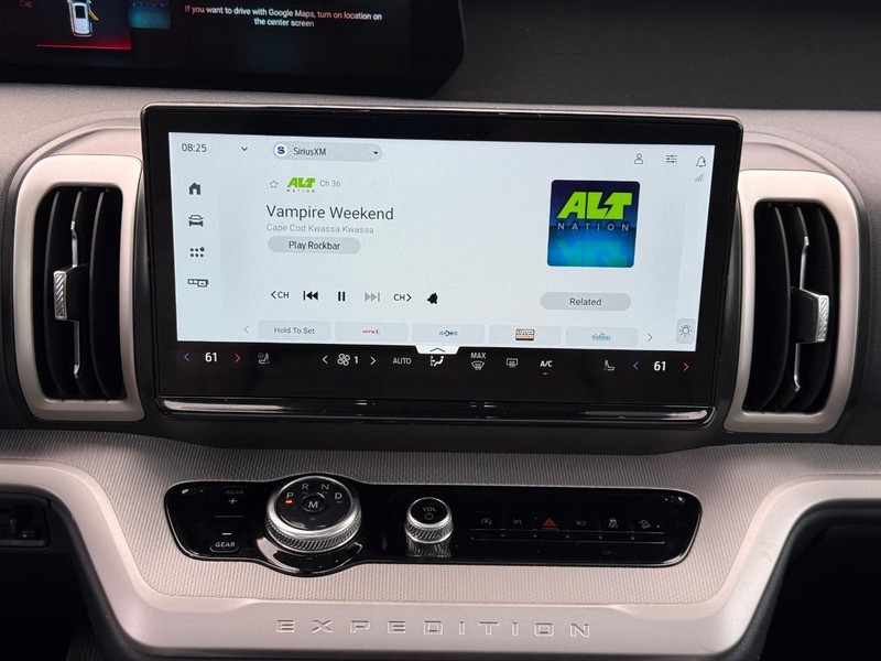 Ford Expedition Max Vehicle Full-screen Gallery Image 17