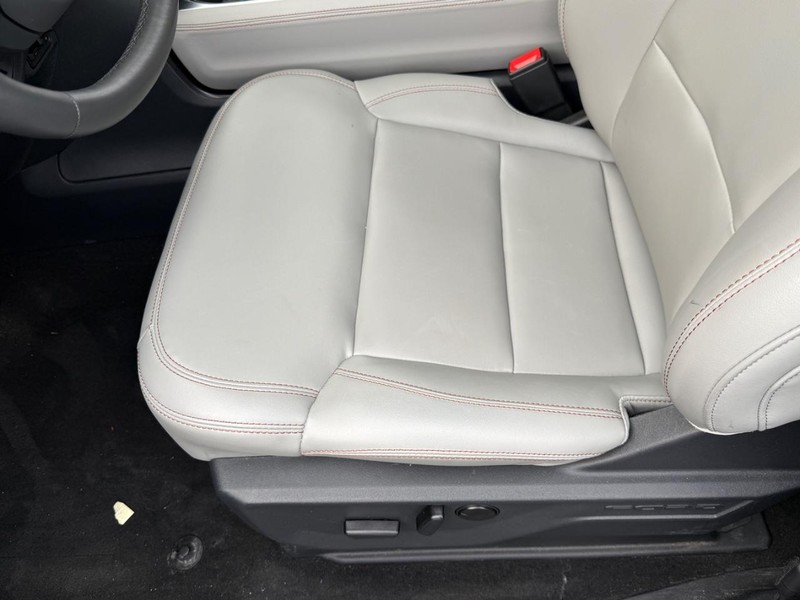 Ford Expedition Max Vehicle Full-screen Gallery Image 20