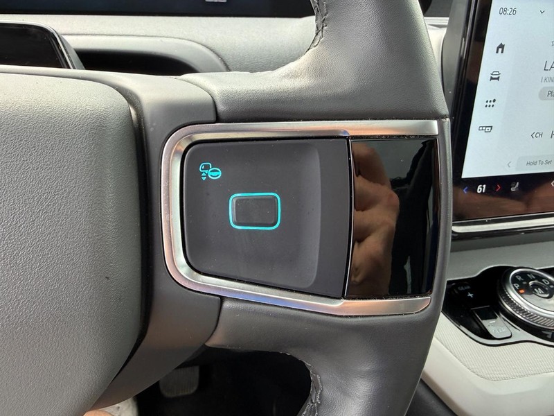 Ford Expedition Max Vehicle Full-screen Gallery Image 23