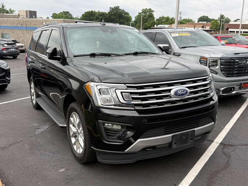 Ford Expedition Vehicle Full-screen Gallery Image 01