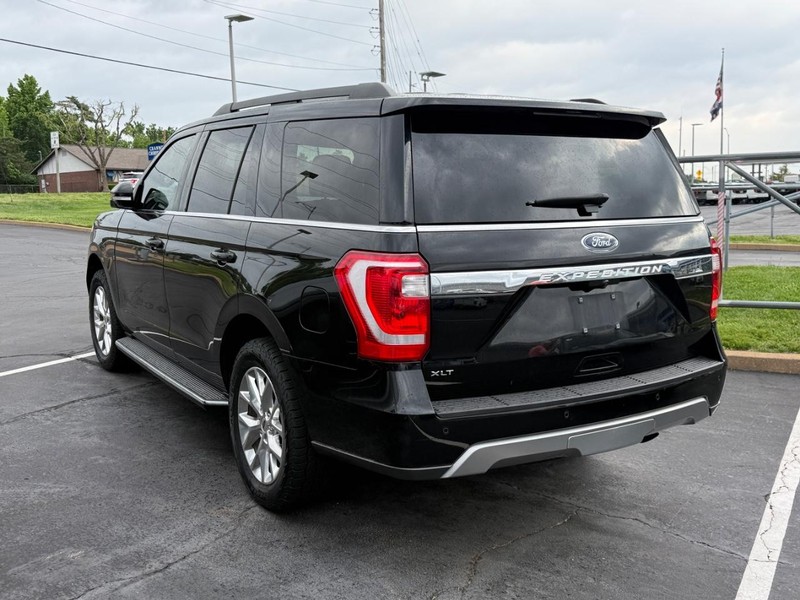 Ford Expedition Vehicle Full-screen Gallery Image 03