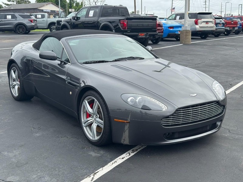 Aston Martin Vantage Vehicle Full-screen Gallery Image 02