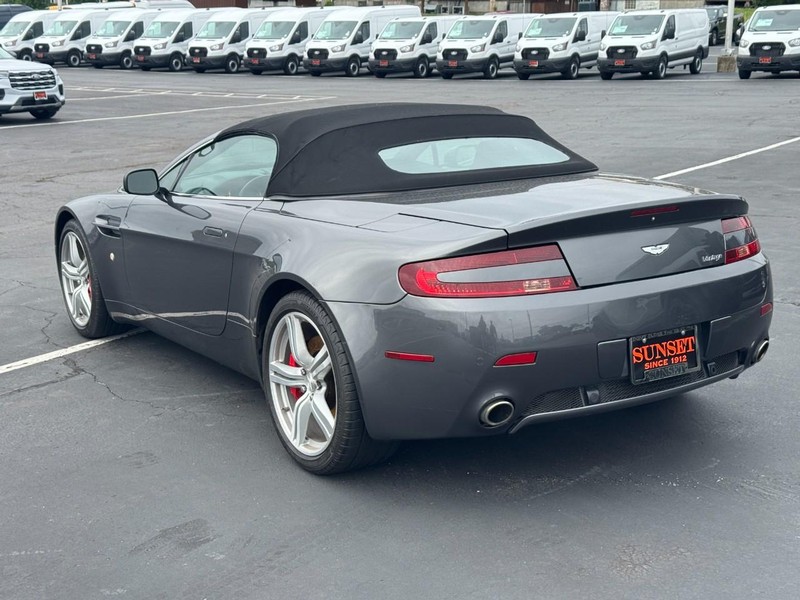 Aston Martin Vantage Vehicle Full-screen Gallery Image 04