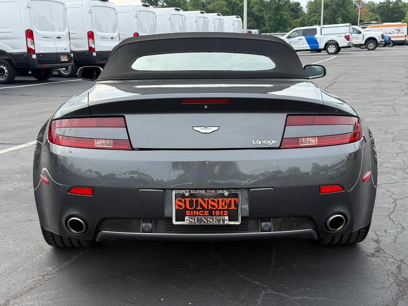 Aston Martin Vantage Vehicle Full-screen Gallery Image 05