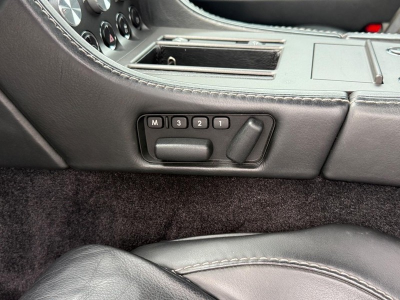 Aston Martin Vantage Vehicle Full-screen Gallery Image 16