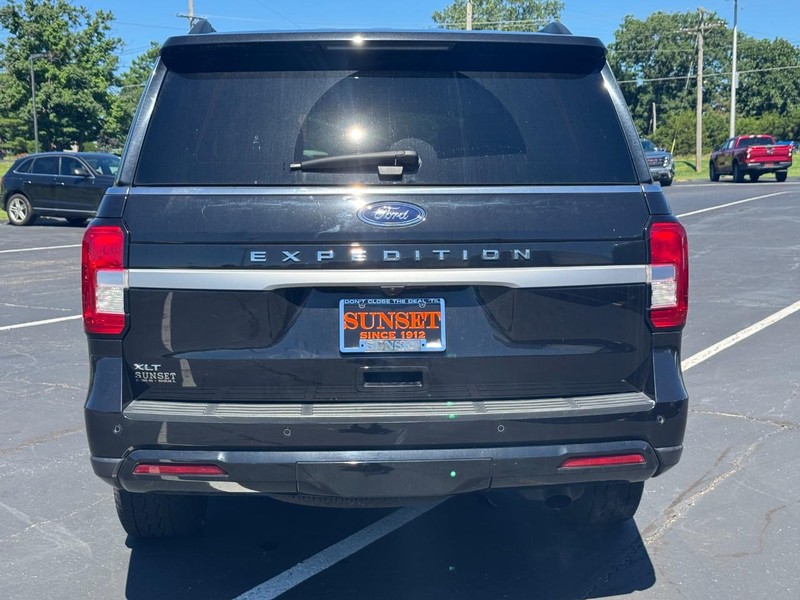 Ford Expedition Vehicle Full-screen Gallery Image 06