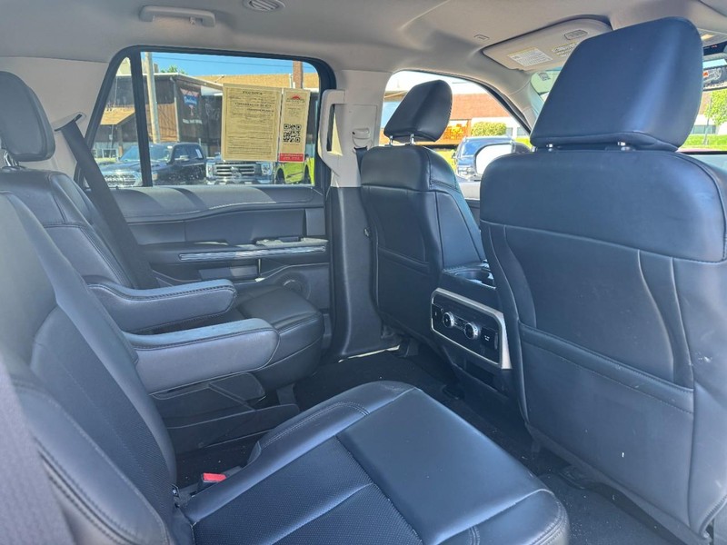 Ford Expedition Vehicle Full-screen Gallery Image 12