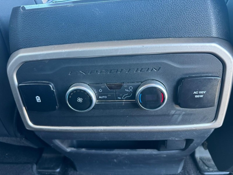 Ford Expedition Vehicle Full-screen Gallery Image 13