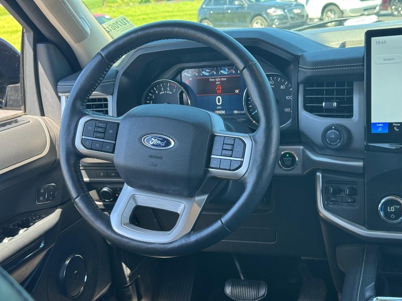 Ford Expedition Vehicle Full-screen Gallery Image 15