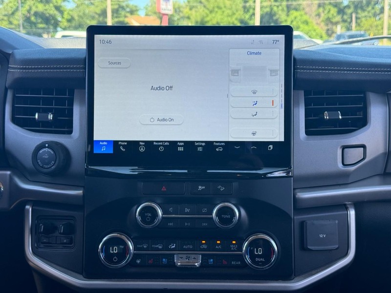 Ford Expedition Vehicle Full-screen Gallery Image 16