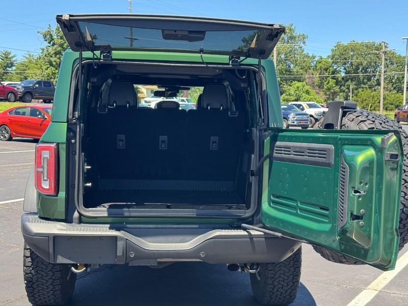 Ford Bronco Vehicle Full-screen Gallery Image 04