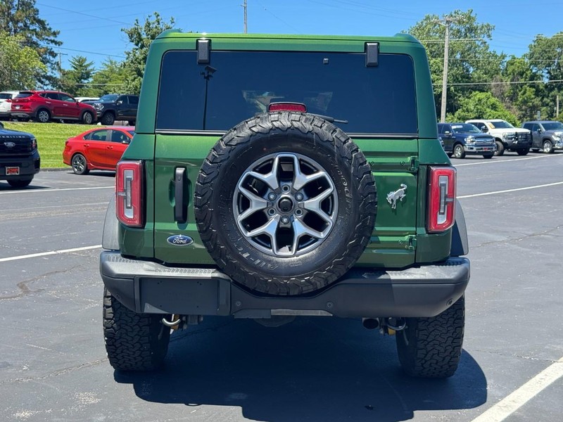 Ford Bronco Vehicle Full-screen Gallery Image 05