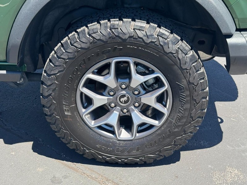 Ford Bronco Vehicle Full-screen Gallery Image 07