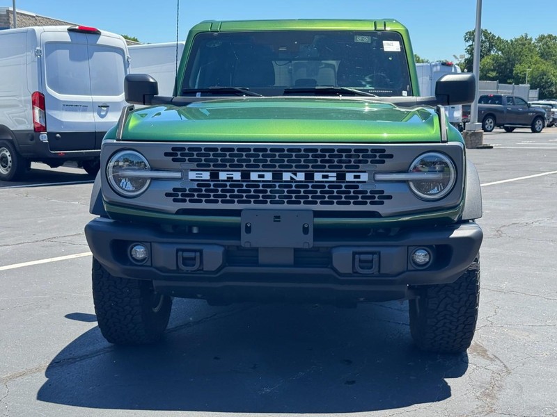 Ford Bronco Vehicle Full-screen Gallery Image 09