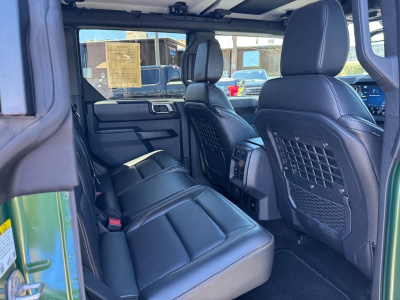 Ford Bronco Vehicle Full-screen Gallery Image 11