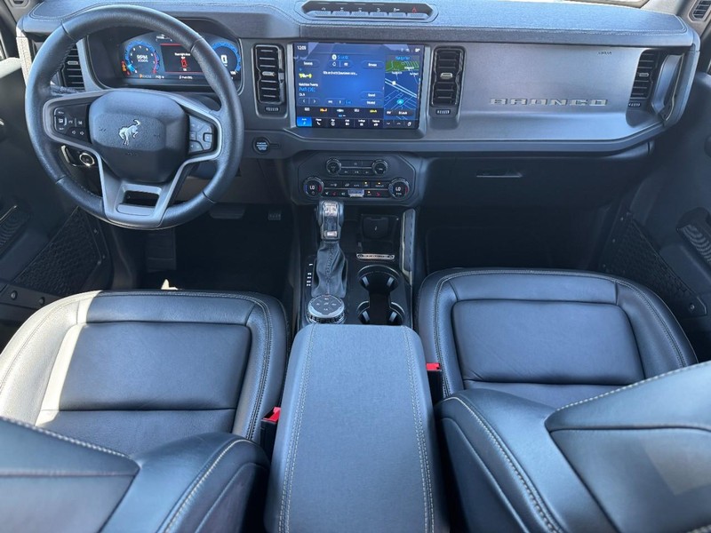 Ford Bronco Vehicle Full-screen Gallery Image 12