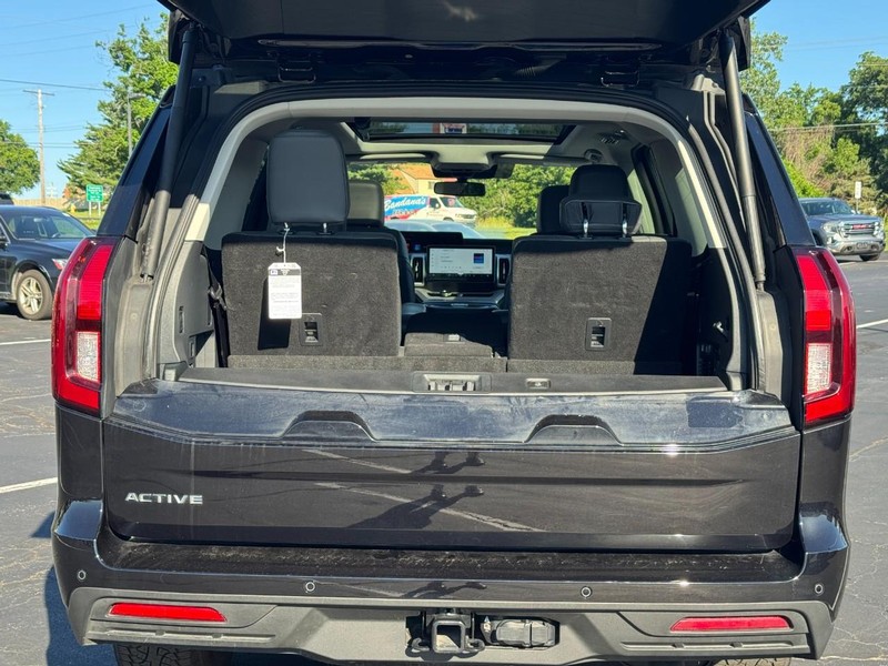 Ford Expedition Vehicle Full-screen Gallery Image 05
