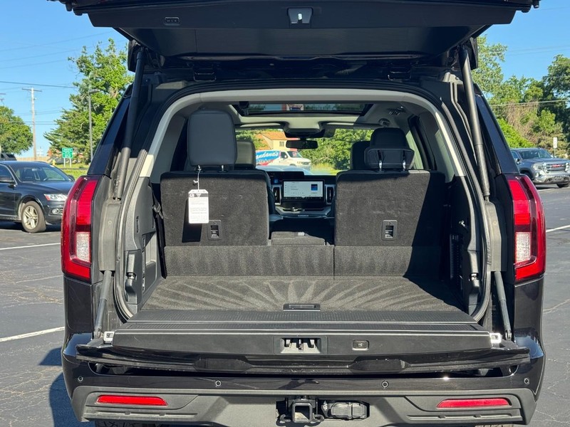 Ford Expedition Vehicle Full-screen Gallery Image 06