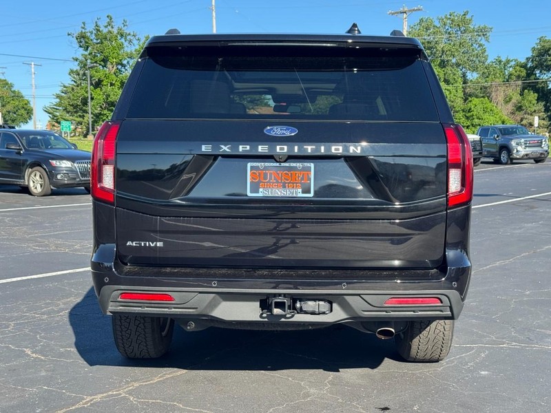 Ford Expedition Vehicle Full-screen Gallery Image 07