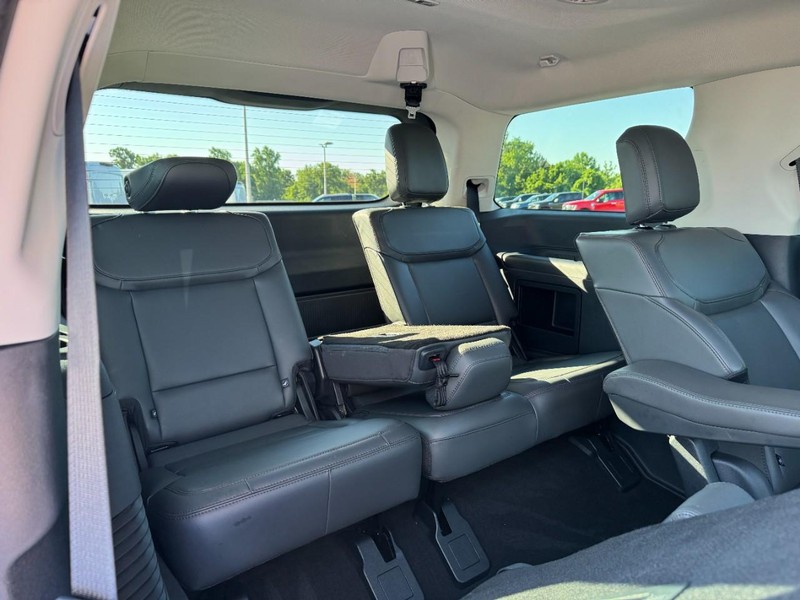 Ford Expedition Vehicle Full-screen Gallery Image 12