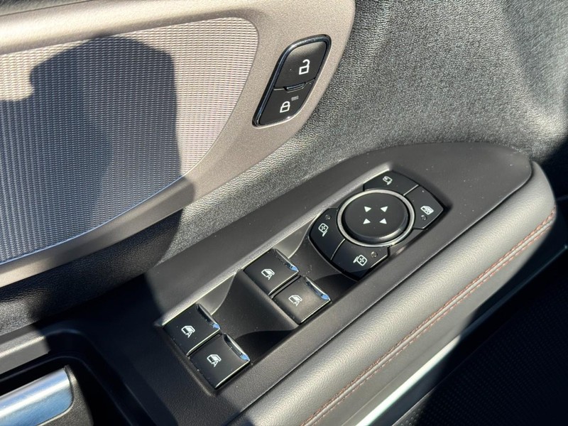 Ford Expedition Vehicle Full-screen Gallery Image 19