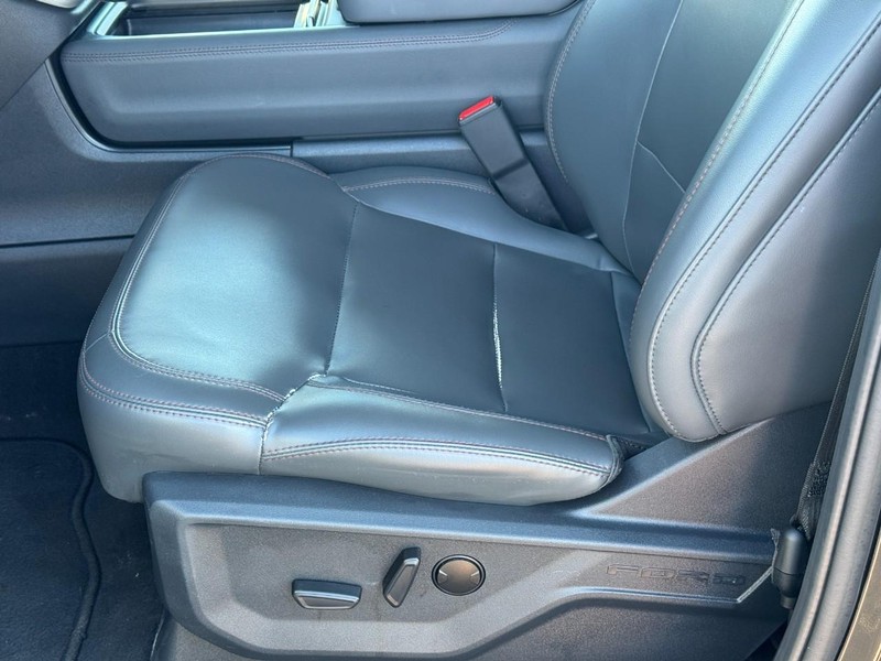 Ford Expedition Vehicle Full-screen Gallery Image 20