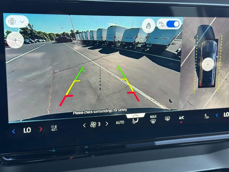 Ford Expedition Vehicle Full-screen Gallery Image 26