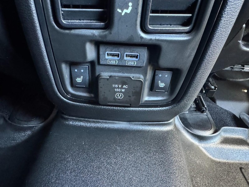 Dodge Durango Vehicle Full-screen Gallery Image 15