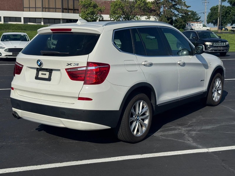 BMW X3 Vehicle Full-screen Gallery Image 03