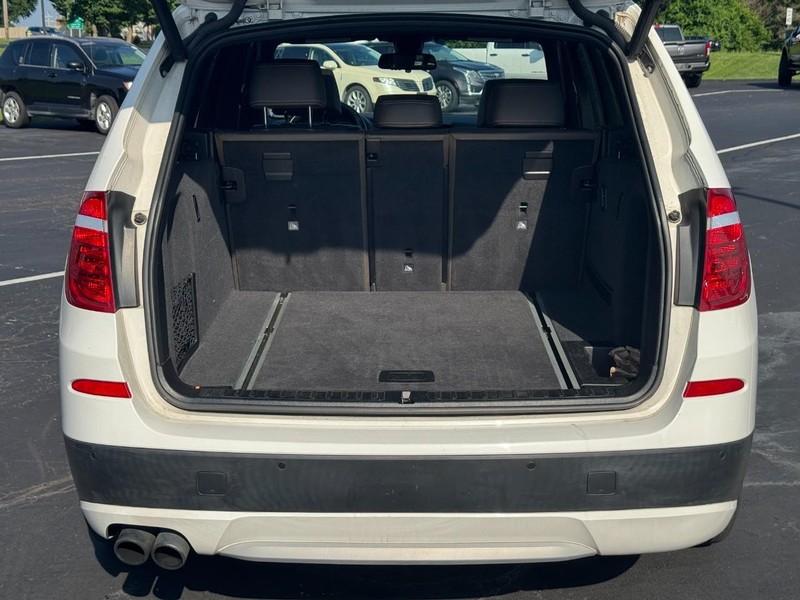 BMW X3 Vehicle Full-screen Gallery Image 04