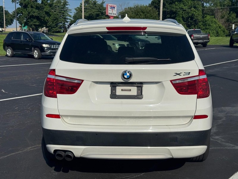 BMW X3 Vehicle Full-screen Gallery Image 05