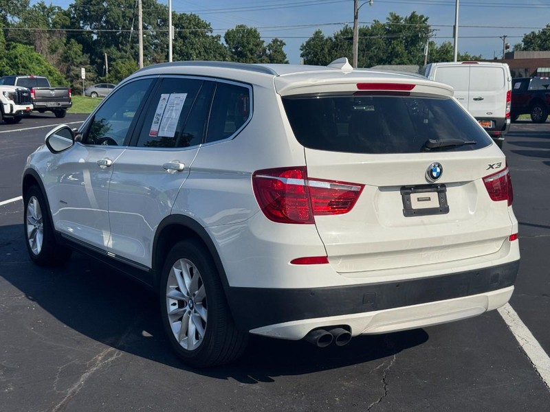 BMW X3 Vehicle Full-screen Gallery Image 06