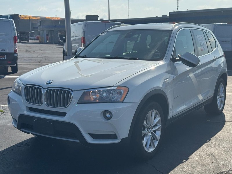 BMW X3 Vehicle Full-screen Gallery Image 09