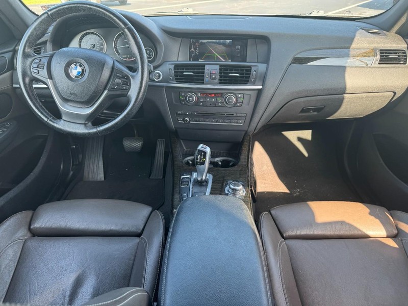 BMW X3 Vehicle Full-screen Gallery Image 12
