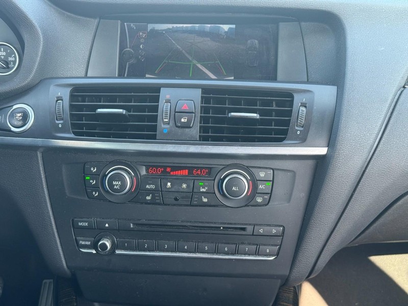 BMW X3 Vehicle Full-screen Gallery Image 14