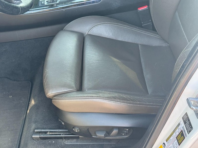 BMW X3 Vehicle Full-screen Gallery Image 17