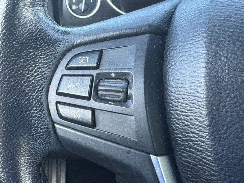 BMW X3 Vehicle Full-screen Gallery Image 18