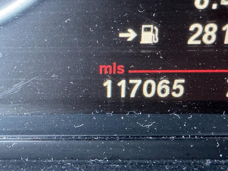 BMW X3 Vehicle Full-screen Gallery Image 21