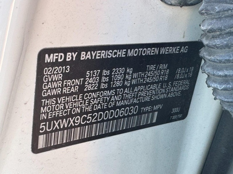 BMW X3 Vehicle Full-screen Gallery Image 24