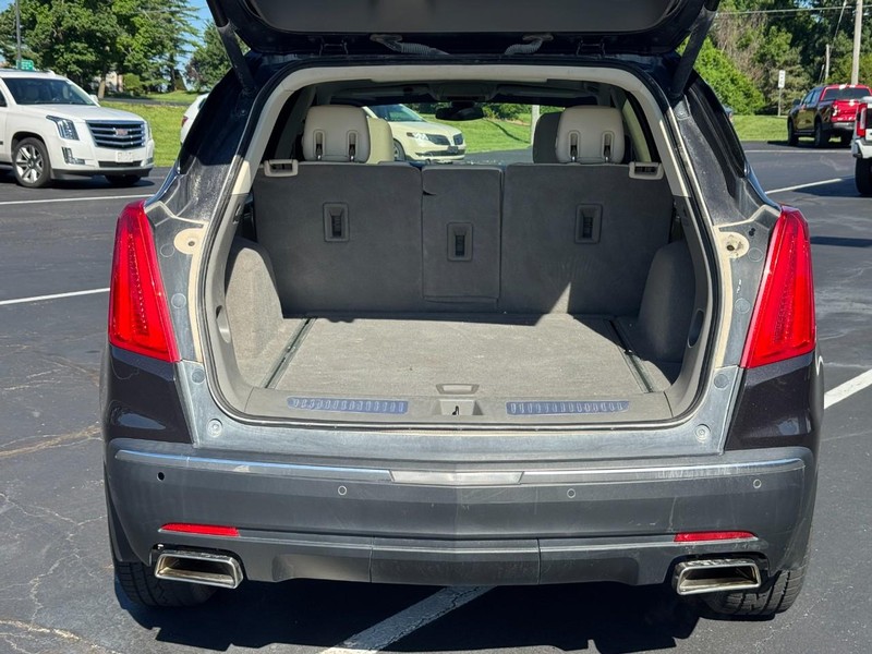 Cadillac XT5 Vehicle Full-screen Gallery Image 04
