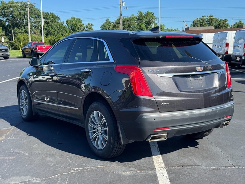 Cadillac XT5 Vehicle Full-screen Gallery Image 06