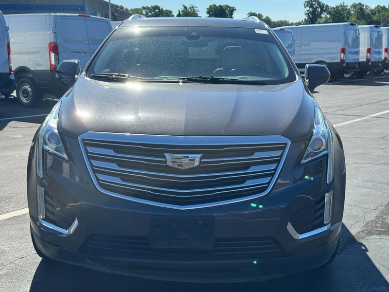 Cadillac XT5 Vehicle Full-screen Gallery Image 09